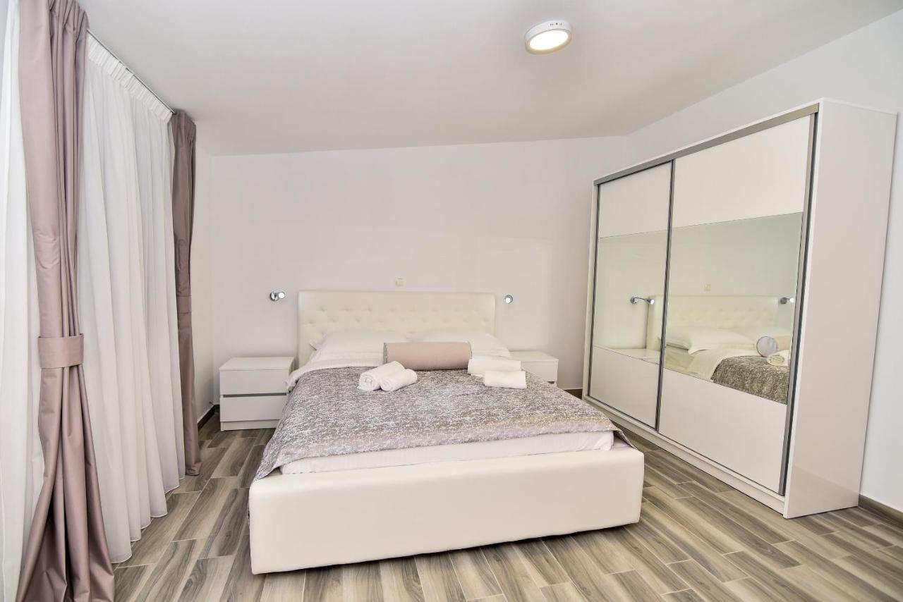 Apartments Sana 2 Vir Exterior photo